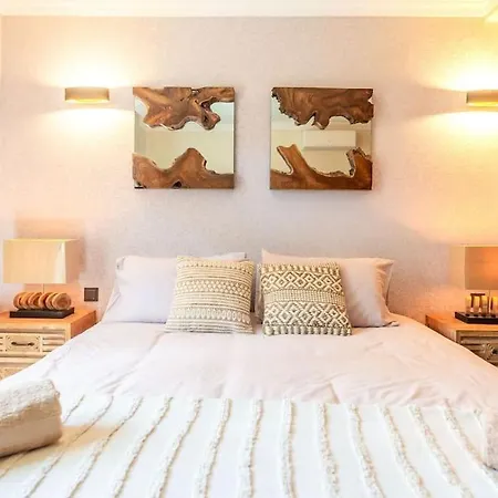Beachfront Appartement Marbellac