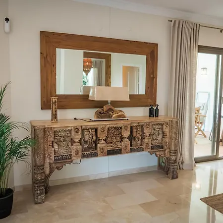 Beachfront Appartement Marbellac